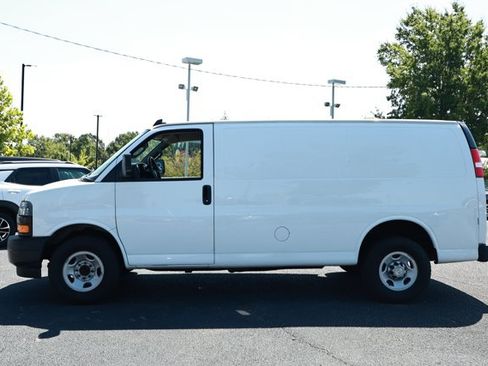 Used 2021 Chevrolet Express 2500 w/ Driver Convenience Package RWD image 11