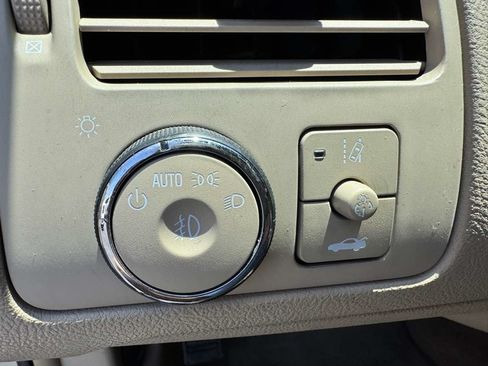 Used 2011 Buick Lucerne CXL FWD image 39
