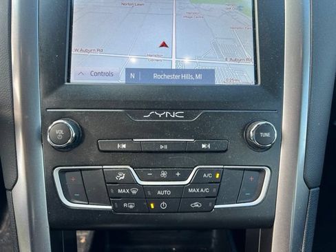 Used 2020 Ford Fusion SE FWD image 25