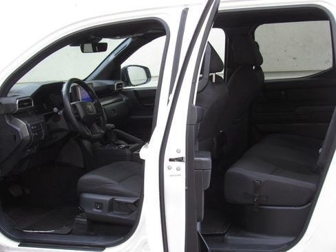 Certified 2025 Toyota Tacoma SR5 AWD/4WD image 17