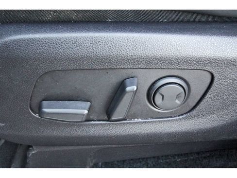 Used 2023 Kia Carnival EX FWD image 34
