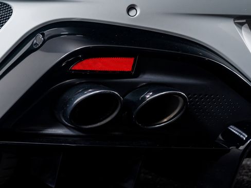 Used 2025 Aston Martin V8 Vantage Coupe image 40