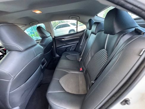 Used 2018 Toyota Camry SE FWD image 19
