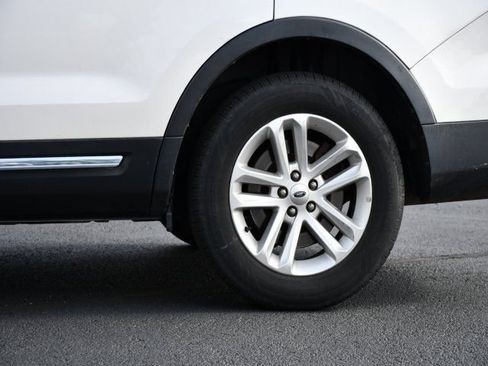 Used 2016 Ford Explorer XLT w/ Equipment Group 202A FWD image 11