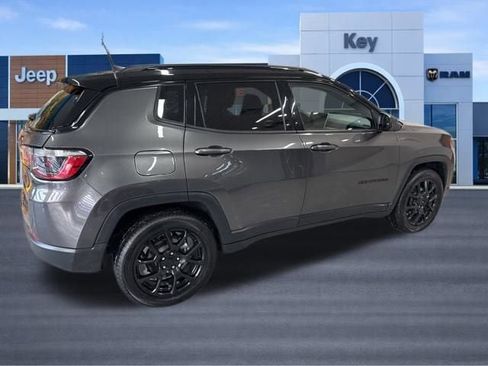 Used 2022 Jeep Compass Altitude w/ Sun and Sound Group image 8