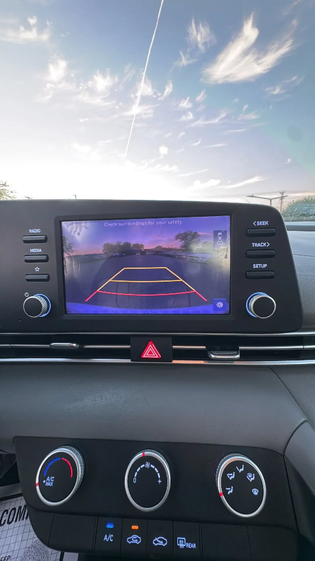 Used 2021 Hyundai Elantra SE FWD image 14