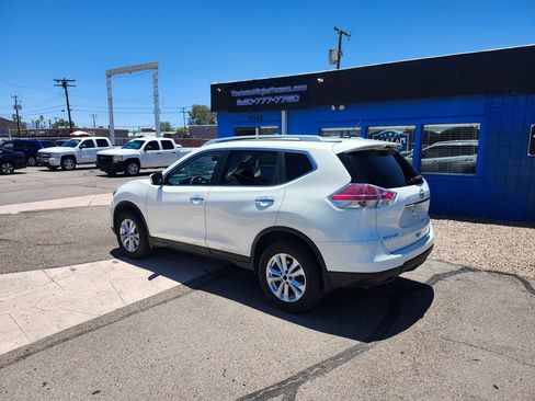 Used 2015 Nissan Rogue SV w/ SV Moonroof Package AWD/4WD image 4