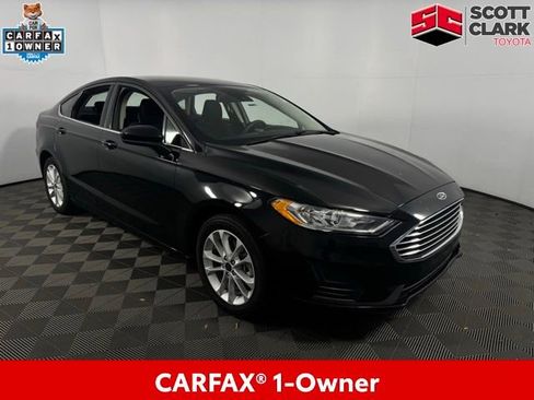Used 2020 Ford Fusion SE image 1