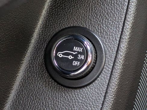 Used 2023 Chevrolet Traverse Premier FWD image 22
