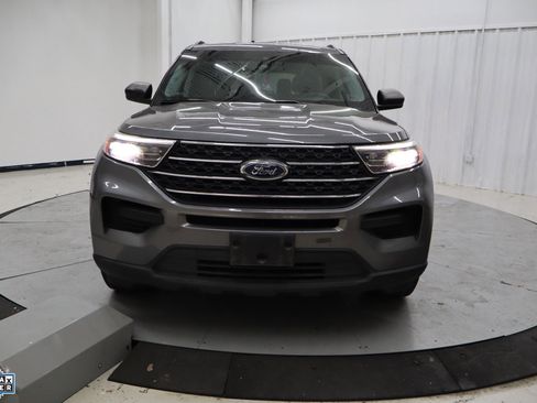 Used 2021 Ford Explorer XLT image 11