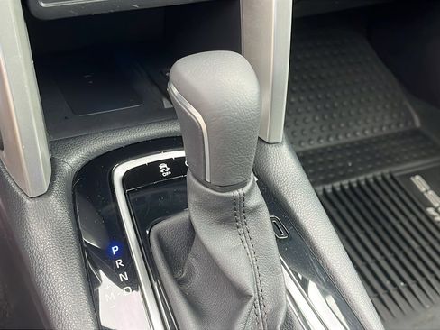 Used 2023 Toyota Corolla Cross XLE w/ Convenience Package AWD/4WD image 18
