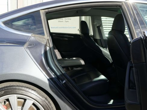 Used 2018 Tesla Model 3 Long Range image 26