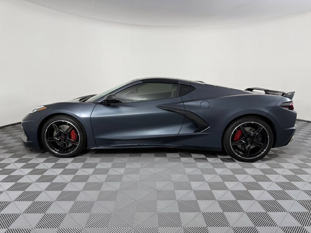 Used 2021 Chevrolet Corvette Stingray Premium Cpe w/ Z51 Performance Package RWD image 2