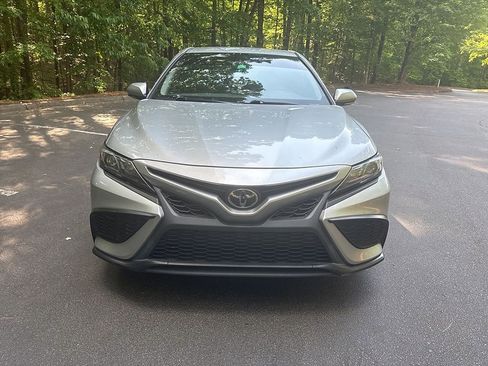 Used 2023 Toyota Camry SE FWD image 2