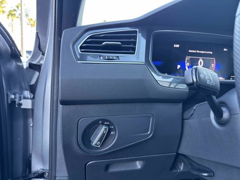 Used 2024 Volkswagen Tiguan SE R-Line image 32