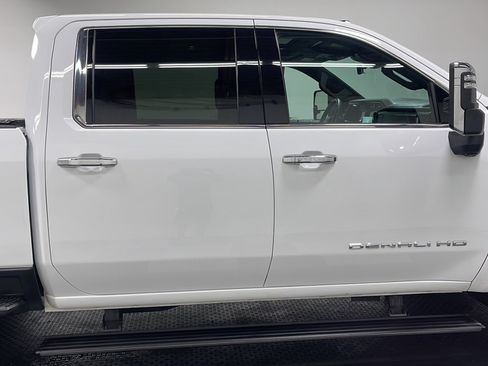 Used 2024 GMC Sierra 2500 Denali Ultimate AWD/4WD image 21