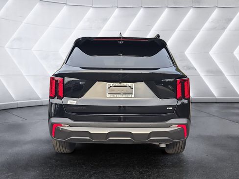 Used 2025 Kia Sorento SX Prestige w/ Sage Leather Package image 4