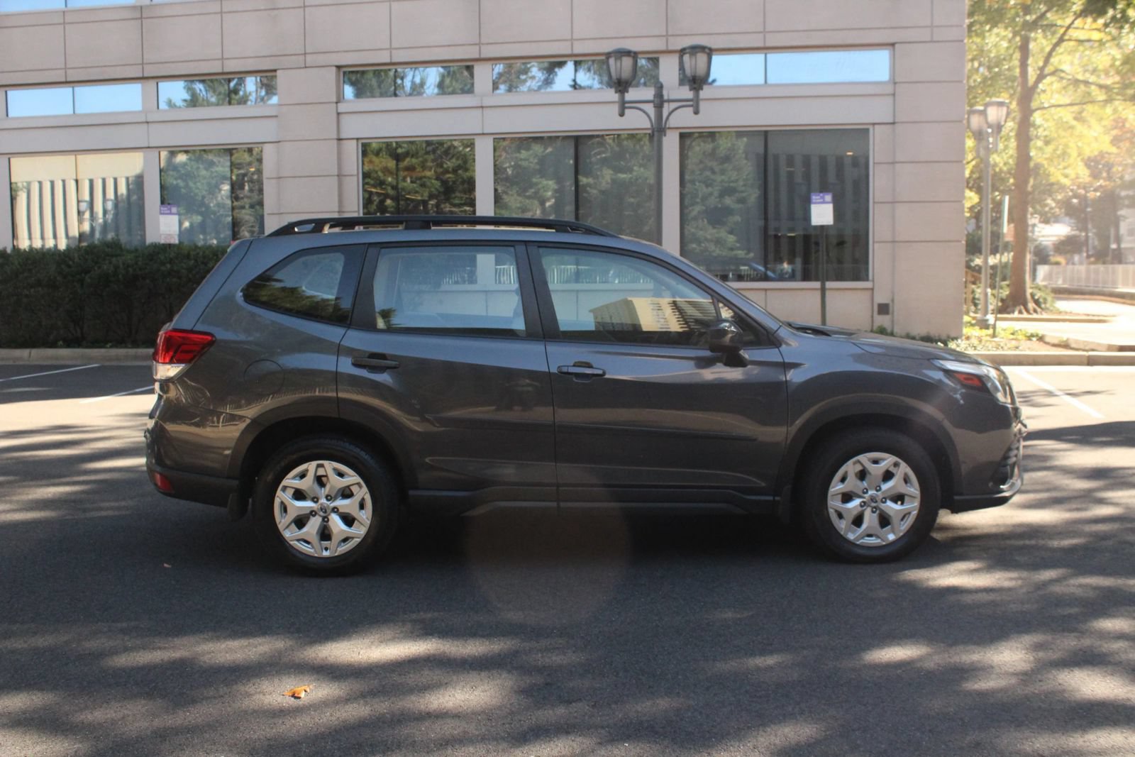 Used 2022 Subaru Forester AWD/4WD image 6