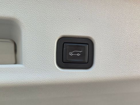 Used 2024 GMC Acadia Denali w/ Super Cruise Package image 12