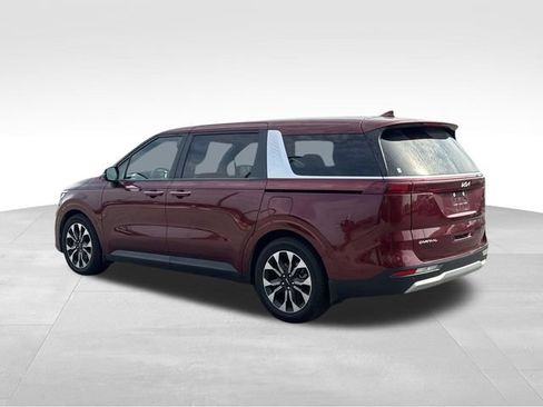 Used 2024 Kia Carnival EX FWD image 3