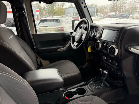 Used 2018 Jeep Wrangler Unlimited Sahara image 22