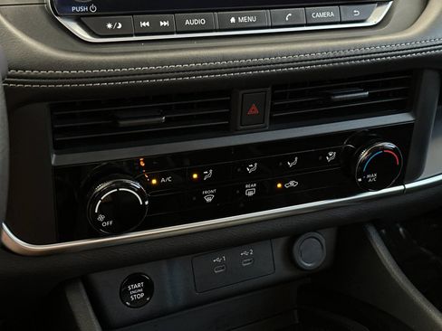 Used 2025 Nissan Rogue S FWD image 18
