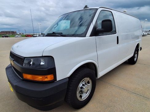 Used 2020 Chevrolet Express 2500 RWD image 4