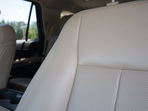 Used 2024 Ford Expedition XLT RWD image 11