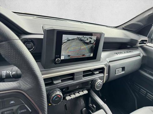 Certified 2025 Toyota Tacoma SR5 AWD/4WD image 14