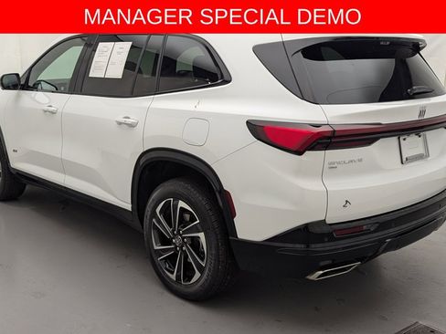 Used 2026 Buick Enclave Sport Touring w/ Power Package AWD/4WD image 7