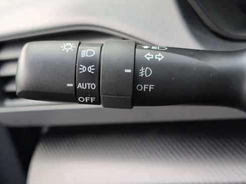 Used 2025 Subaru Crosstrek 2.0i Premium image 26