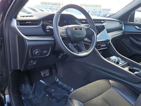 Certified 2024 Jeep Grand Cherokee Altitude image 27