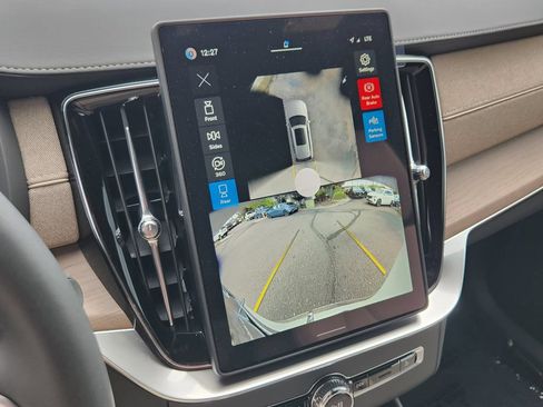New 2026 Volvo XC90 T8 Plus w/ Protection Package Premier AWD/4WD image 9