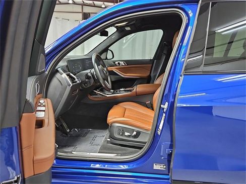 Used 2025 BMW X7 M60i image 19