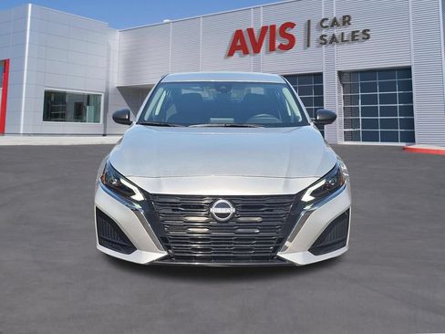 Used 2025 Nissan Altima 2.5 SV FWD image 2