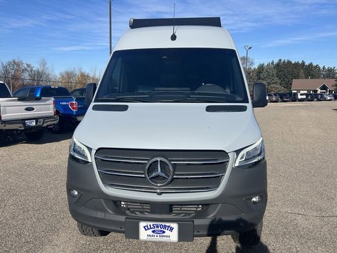 Used 2024 Mercedes-Benz Sprinter 2500 image 2