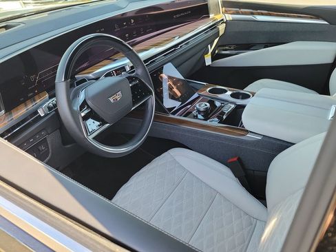 Certified 2025 Cadillac Escalade Premium Luxury Platinum image 10