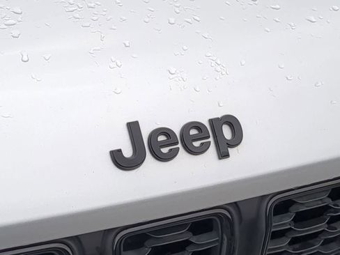 Certified 2023 Jeep Grand Cherokee L Altitude image 12