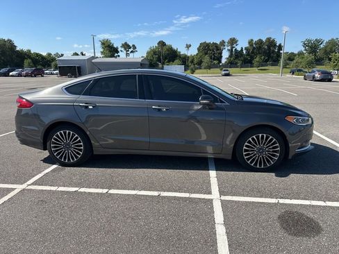 Used 2018 Ford Fusion SE w/ Fusion SE Technology Package FWD image 3