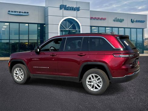 Used 2025 Jeep Grand Cherokee Laredo X w/ Luxury Tech Group I AWD/4WD image 3