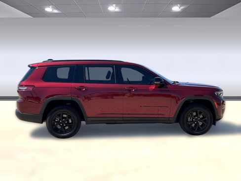 Used 2024 Jeep Grand Cherokee L Laredo AWD/4WD image 8