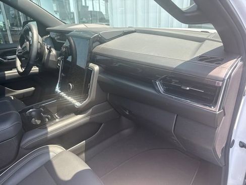 Used 2025 GMC Yukon Elevation AWD/4WD image 22