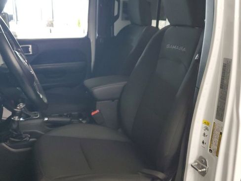 Used 2018 Jeep Wrangler Unlimited Sahara image 18