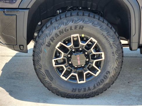 Used 2026 GMC Sierra 2500 AT4X w/ LPO, Black Badging Package AWD/4WD image 10