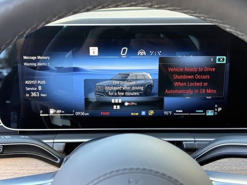 Used 2025 Mercedes-Benz GLS 450 4MATIC image 24