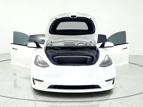 Used 2024 Tesla Model Y Performance AWD/4WD image 12