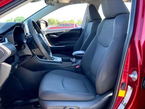 Used 2022 Toyota RAV4 XLE w/ Convenience Package AWD/4WD image 8