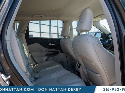 Used 2019 Jeep Cherokee Limited w/ Luxury Group FWD image 20
