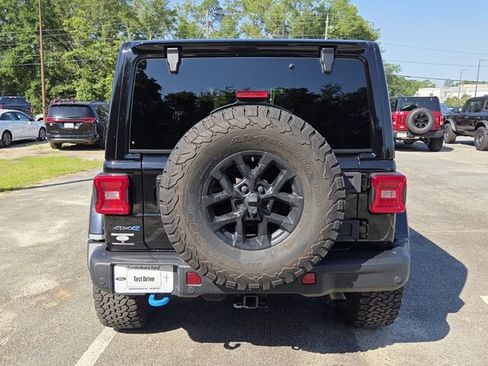 Used 2024 Jeep Wrangler Unlimited Rubicon 4xe AWD/4WD image 10