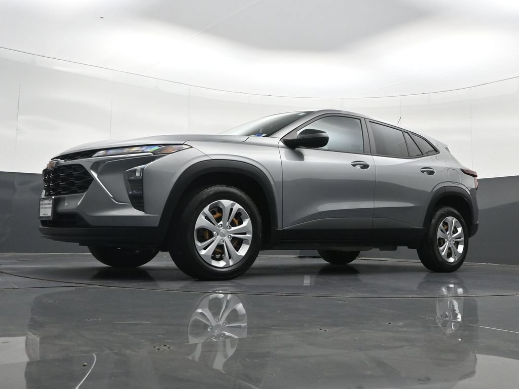 Certified 2024 Chevrolet Trax LS FWD image 30